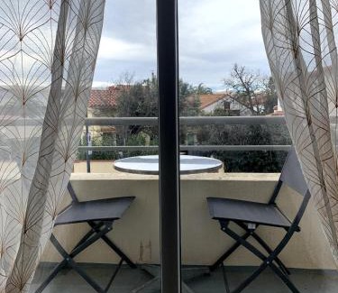 Saint-Cyprien Plage Apartment | Grand Studio avec Balcon au pied de la Plage Clim Wifi