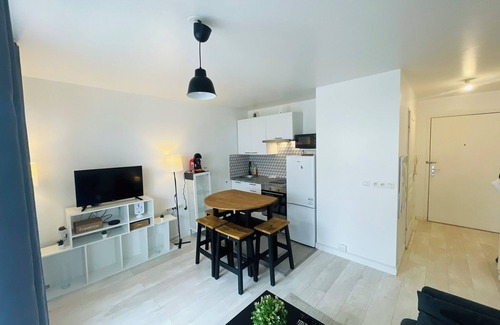 Villemomble Apartment | Grand Studio Le Bellevue Cosy
