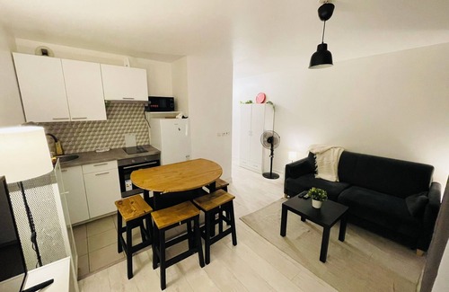 Villemomble Apartment | Grand Studio Le Bellevue Cosy