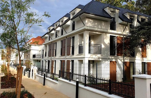 Villemomble Apartment | Grand studio moderne et cosy au pied du Tramway T4
