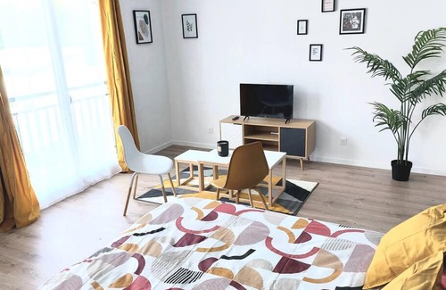 Villemomble Apartment | Grand studio moderne et cosy au pied du Tramway T4