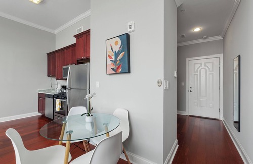 Olde Kensington Apartment | Grand Studio w/Private Gym