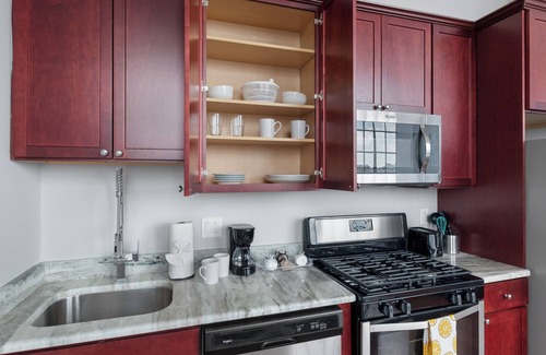 Olde Kensington Apartment | Grand Studio w/Private Gym