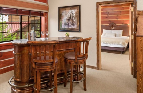 Rothschild House | Grand Suite With Access to Pool, Hot Tub, and Gym