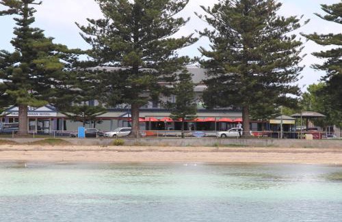 Port Lincoln Hotel | Grand Tasman Hotel