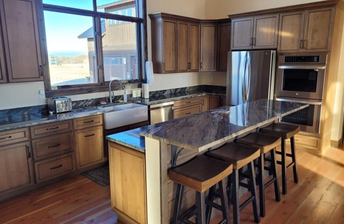 Clawson House | Grand Teton Painted Pony House w/Hot Tub AC and Heated Garage