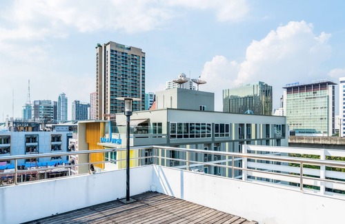 Thanon Phaya Thai Apartment | Grand Thai Style W/Cafe & Spa near BTS Phayathai