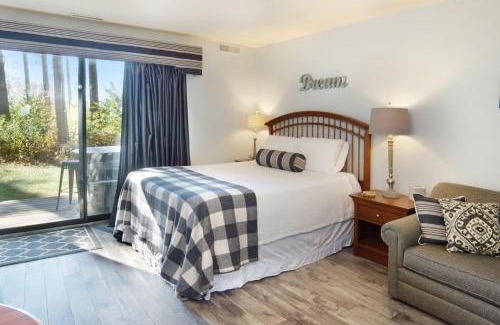 Acme Apartment | Grand Traverse Bay Waterfront Condo
