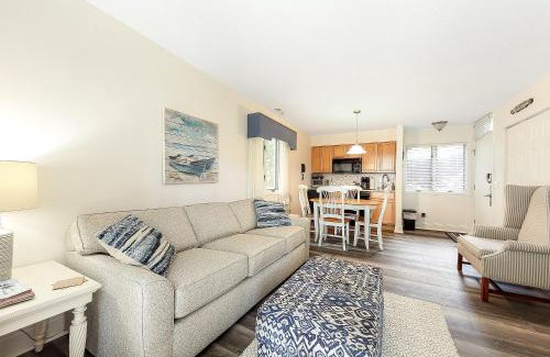 Acme Apartment | Grand Traverse Bay Lake View Condo