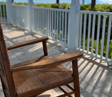 Cockburn Town Hotel | Grand Turk Inn