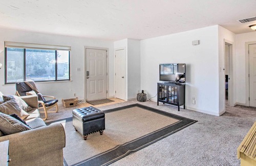 Clifton House | Grand Valley Home w/ Fire Pit - Peach Pad B!