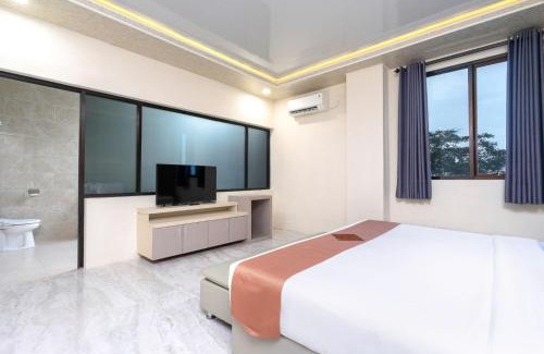 Jember Hotel | Grand Valonia Hotel Cafe & Park Jember