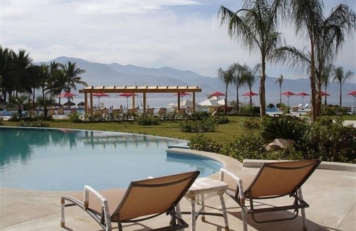 Limoncito Condo | Grand Venetian, Oceanfront, 2 BR/2 BA, Huge Terrace/Hot Tub