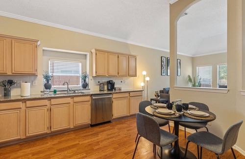 Far North Dallas House | Grand Venture - Jacuzzi Tub/Playground/Pool table!