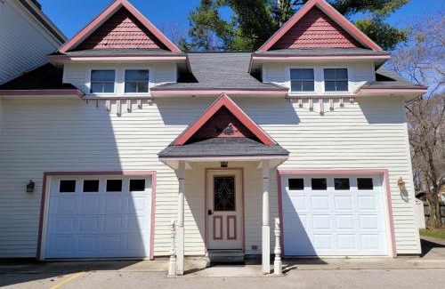 Bellaire Bed & Breakfast | Grand Victorian B&B Inn