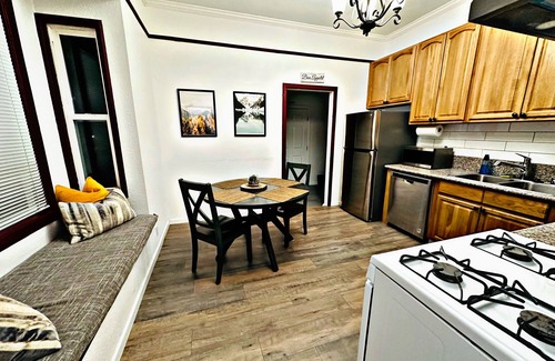 New Era Park House | Grand Victorian in Mansion Flats - 3BR/1.5BA