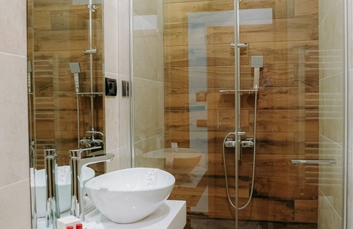 Iasi Hotel | Grand View Hotel & Suites Copou