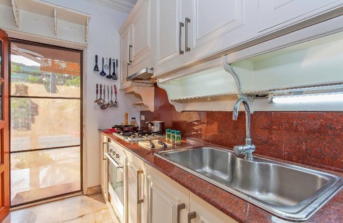 Na Kluea Villa | Grand Villa, 5 Bedrooms, Private Pool, Garden View, 10 Mins LK Metro