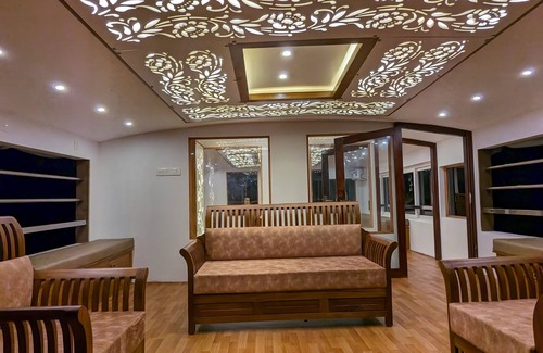 Kumarakom Boat Rental | Grand villa houseboat