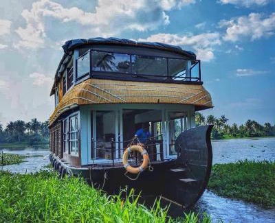 Kumarakom Boat Rental | Grand Villa Houseboat