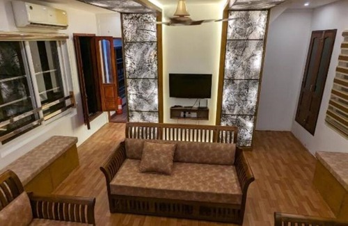 Kumarakom Villa | Grand villa Luxury Houseboat : King Suite with Balconyn