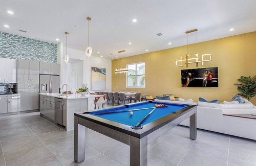 Loughman House | Grand Villa Near Disney w/Princess Themed BR, Pool Table, Game Loft & Theater