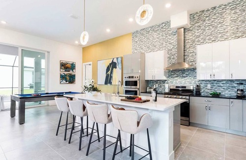 Loughman House | Grand Villa Near Disney w/Princess Themed BR, Pool Table, Game Loft & Theater