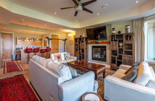 Okanagan-Similkameen House | Grand Vineyard Estate Home Exceptional Place Best Location in Penticton