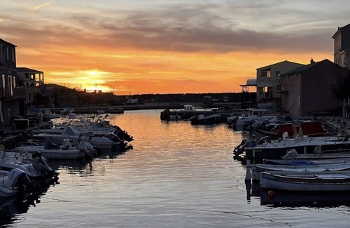 Centuri Bed & Breakfast | Grande Chambre Située au Centre D'un Pittoresque Port de Pêche ;