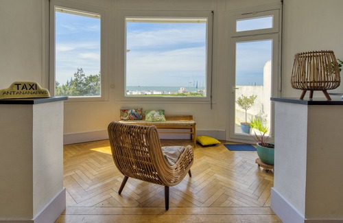 Cote Ouest Ormeaux Apartment | Grande Demeure Avec vue Imprenable sur la mer et la Plage