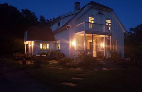 Hovag House | Grande Maison à la Campagne Proche de la mer