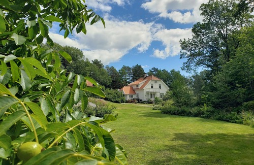 Hovag House | Grande Maison à la Campagne Proche de la mer