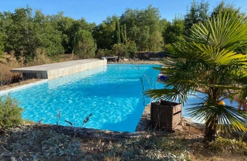 Escamps Cottage | Grande Maison Avec Piscine Chauffée au Clos Caché!