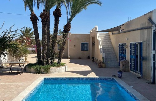 Erriadh House | Grande Maison Avec Piscine et Grand Jardin Arboré Situé à 1km de Djerbahood