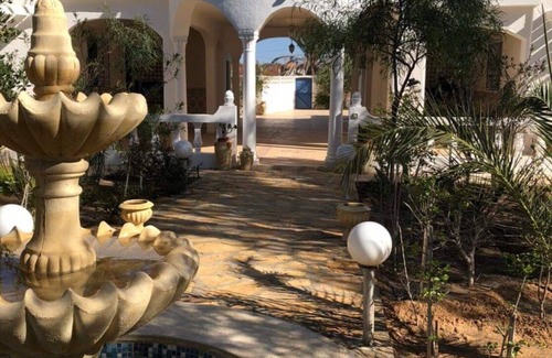 Erriadh House | Grande Maison Avec Piscine et Grand Jardin Arboré Situé à 1km de Djerbahood
