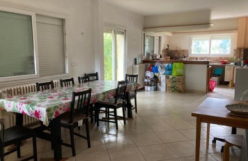 Auneau House | Grande maison avec un grand jardin