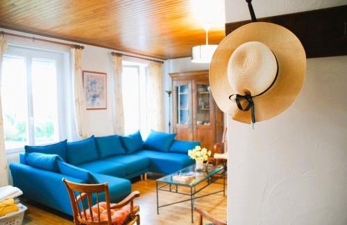 Touvre House | Grande maison escapade au bord de la riviere