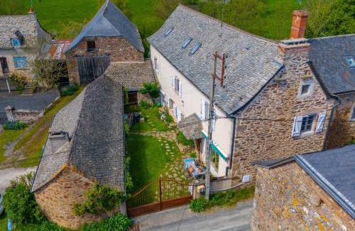 Luc-la-Primaube House | Grande maison familiale - Proche Rodez, Wifi, Calme et Jardin