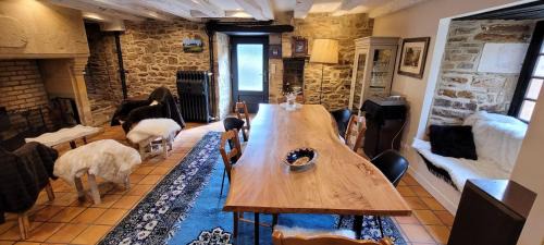Saint-Paul-la-Roche House | Grande maison pour 8 - Tranquillité - Piscine