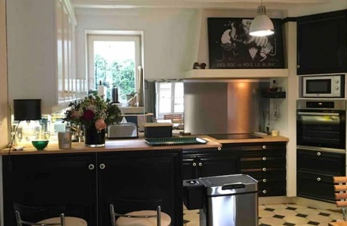 Vienne-en-Arthies House | Grande Maison Dans un Charmant Village. Route Impressionniste
