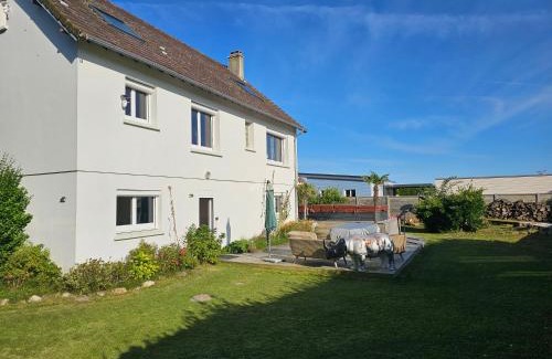 Quineville House | Grande maison normande, vue mer à 75 metres de la plage, équipé spa de nage