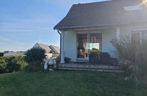 Quineville House | Grande maison normande, vue mer à 75 metres de la plage, équipé spa de nage