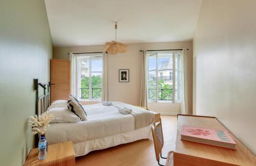 Enfants-Rouges Apartment | Grande terrasse, climatisation, 3 chambres, Marais