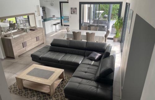 Longages Villa | Grande villa avec piscine et spa