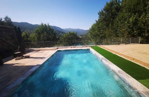 Ventosa Villa | Grande Villa Avec Terrasse et Piscine Située Face au lac