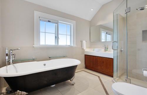 Epsom House | Grande Vista 5Br Manor with Pool & Mt Eden Views