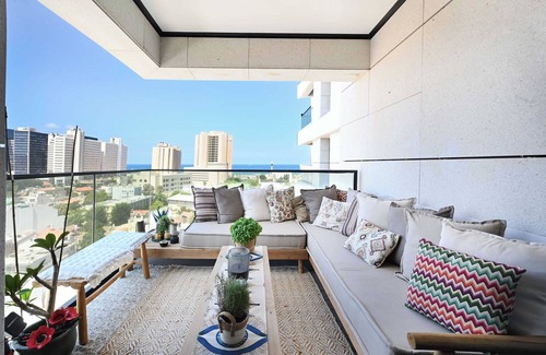 Tel Aviv Apartment | Grandiose in White City by HolyGuest