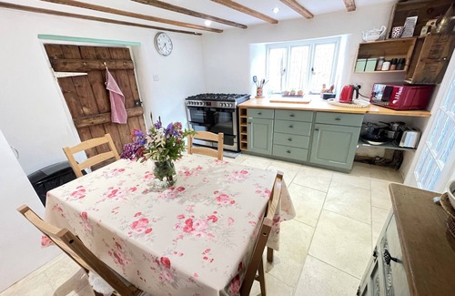 Uffculme Cottage | Grandma's Cottage set in lovely Mid-Devon. Great for your summer time escape.