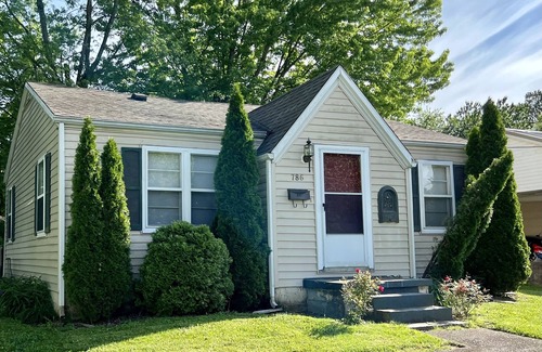 Madisonville Cottage | Grandma's Cozy Cottage