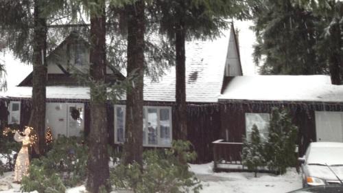 Mendenhaven House | Grandma's Suite - PRIVATE APARTMENT REDUCED PRICE ON TOURS